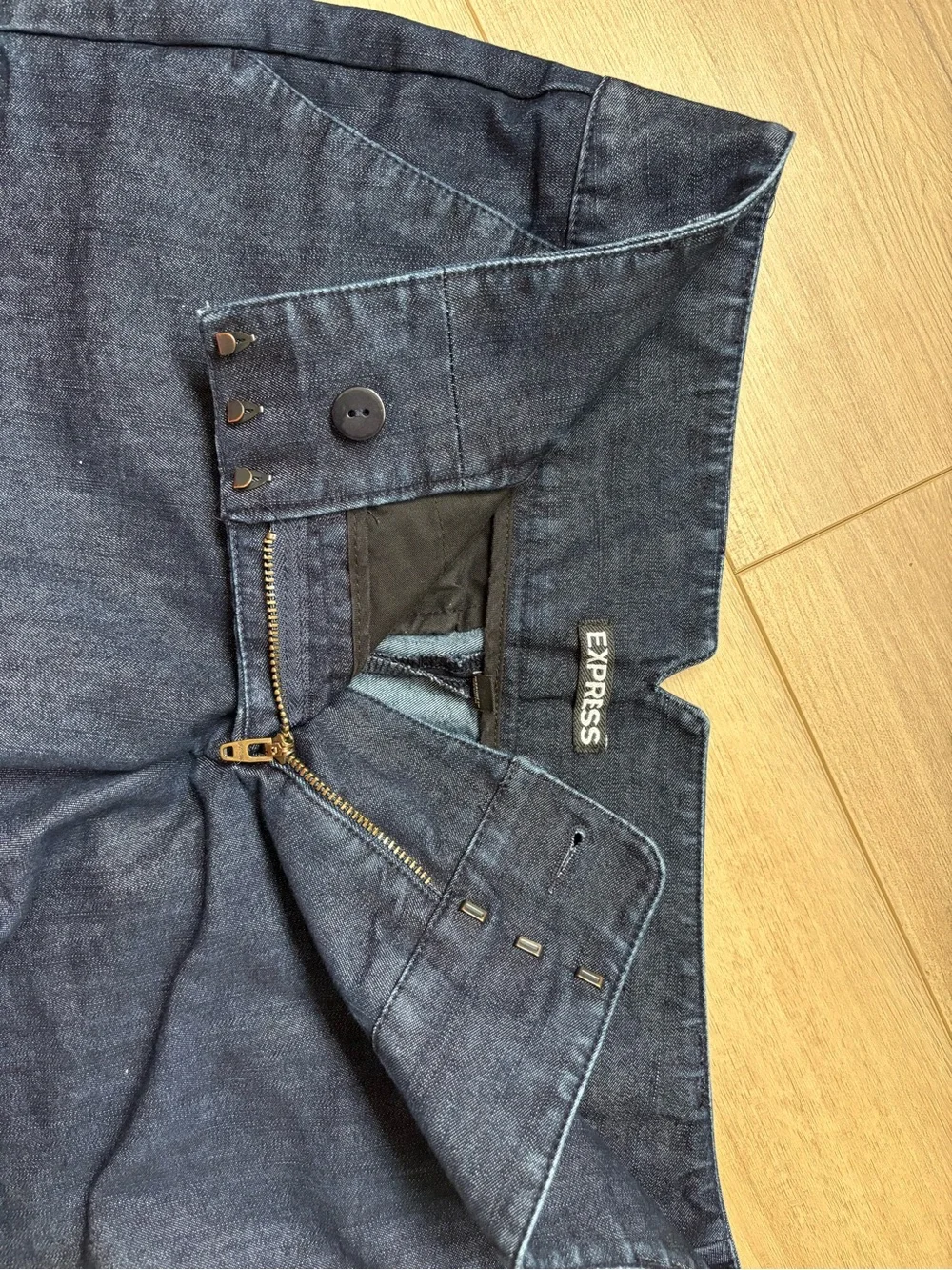 Express Women's Dark Blue Denim Shorts - Picture 5 of 6